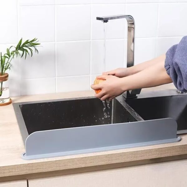 reusable silicone sink splash guard – 14 inch splashproof countertop water barrier with suction (random color)